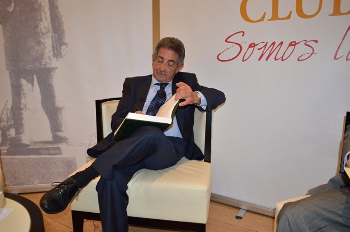 Revilla en el encuentro del Club de Prensa