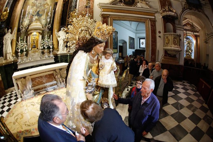Besamanos a la Virgen en la Basílica