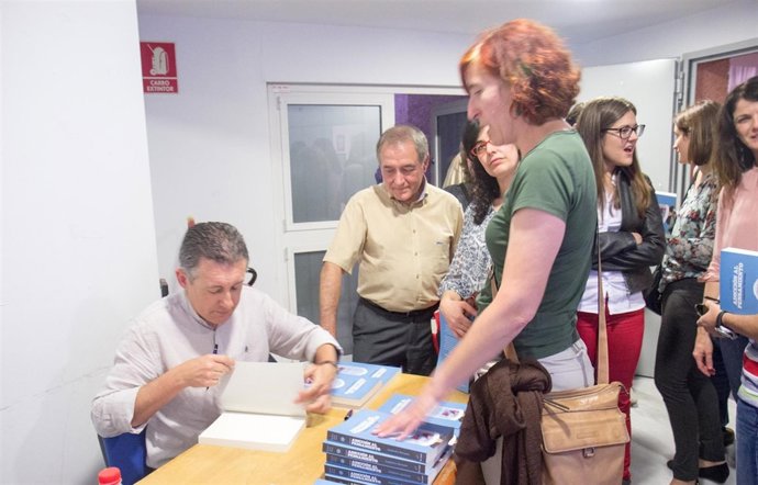 El psicólogo Pedro Jara presenta la edición ampliada de su libro