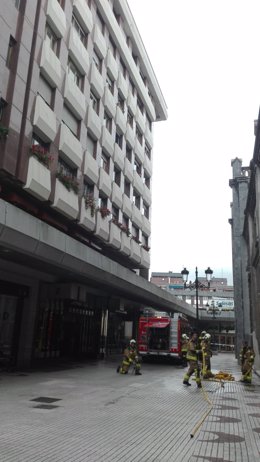 Incendio en piso de Salesas, en Oviedo