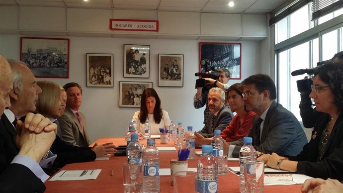 Rafael Catalá se reúne con los responsables de la Fundación ANAR