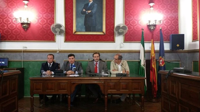 Reunión del consejero de Fomento y Vivienda, Felipe López, con alcaldes
