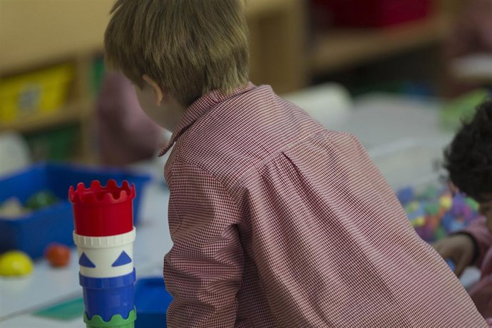 Colegio, aula, primaria, infantil, clase, niño, niña, niños, jugando, jugar