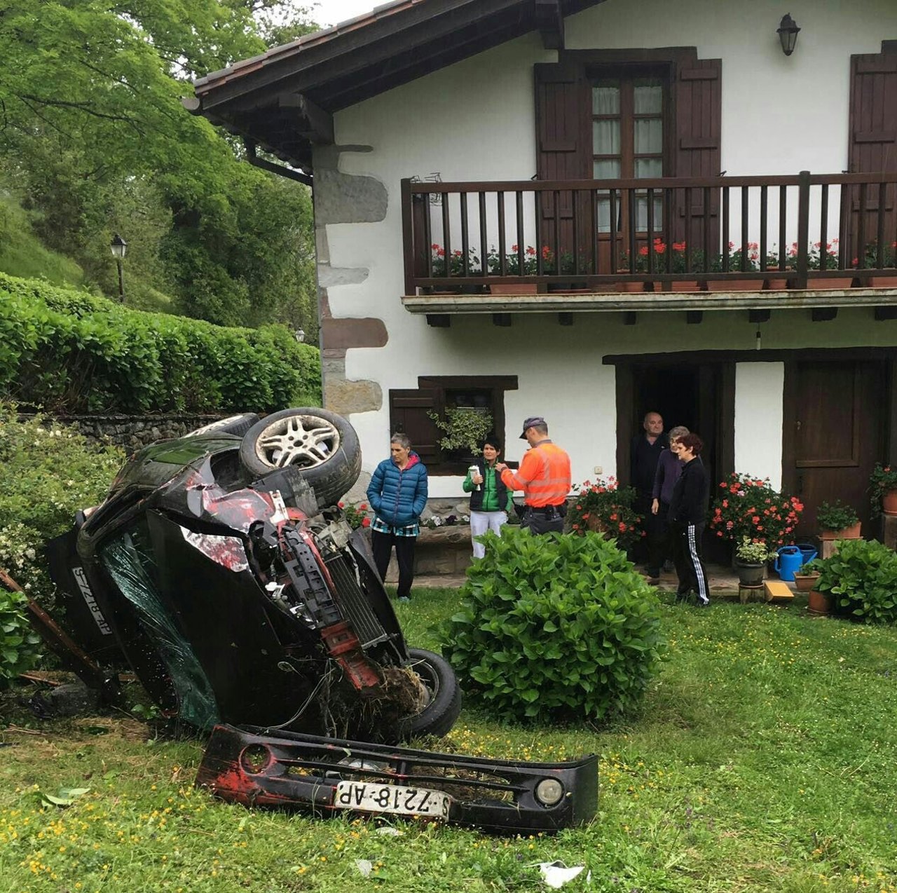 Imagen del coche accidentado en Amaiur