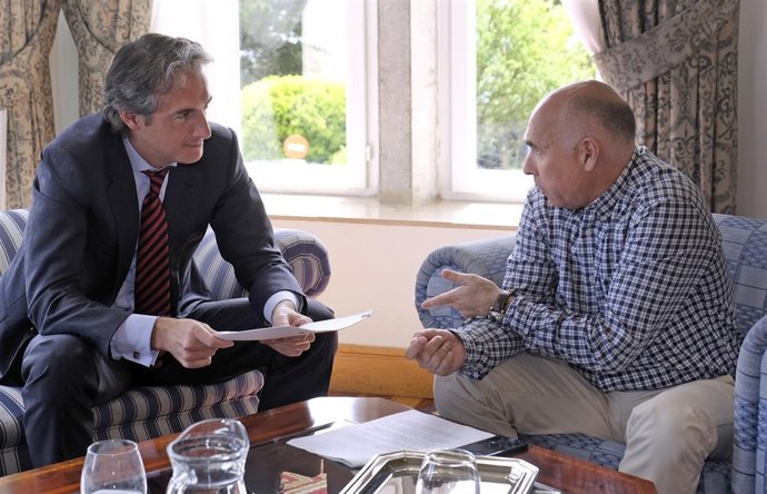 El alcalde se reúne con el presidente del Racing, Manolo Higuera