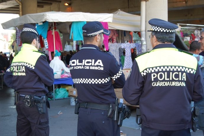Agentes de la Policía Nacional y de la Guardia Urbana de Badalona