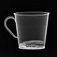 Encuentran un anillo y un collar en el doble fondo de una taza de Auschwitz