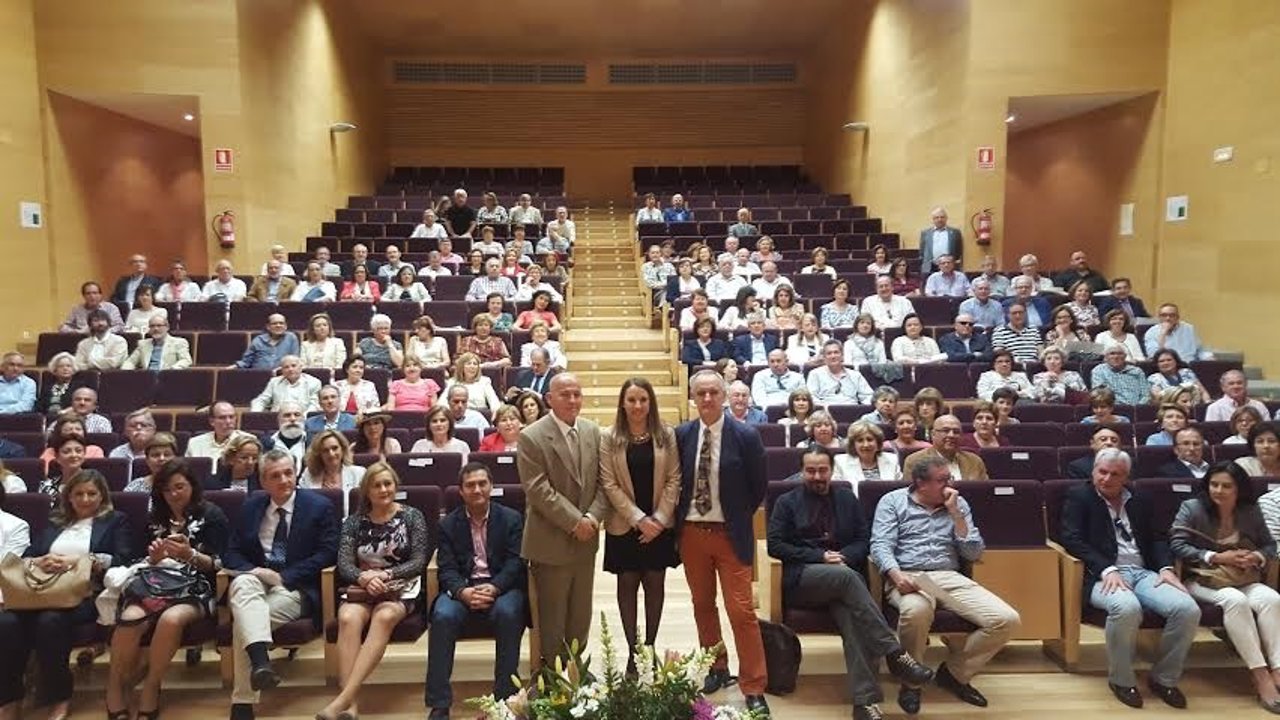 Ruiz (centro) durante el acto