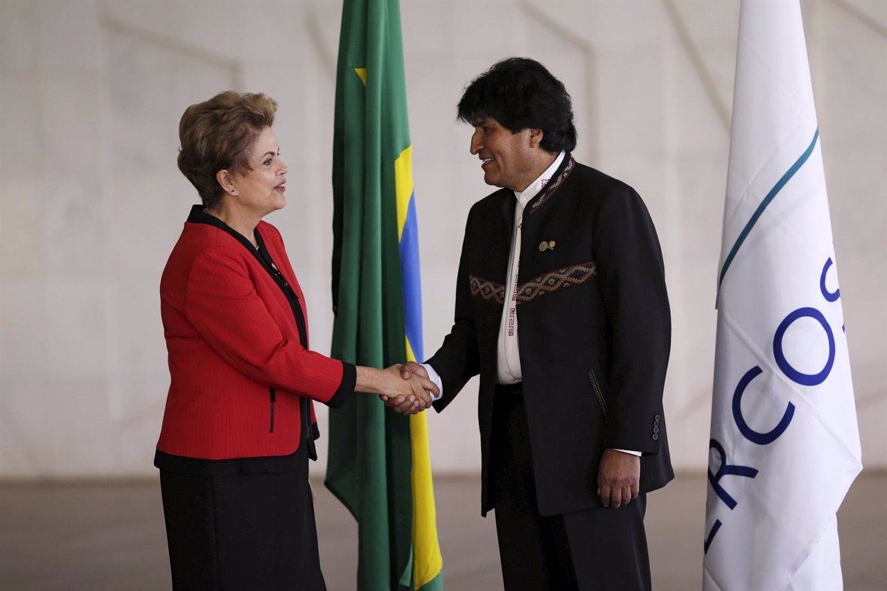 Morales se reúne con Rousseff para tratar temas económicos y reducir el narcotrá