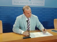 El presidente de la comisión ve "igual de graves" las incomparecencias de Báñez y Rivas