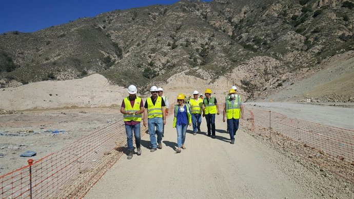 Adela Martínez-Cachá visita el vertedero de Abanilla