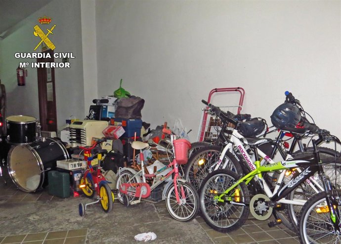 Objetos intervenidos por la Guardia Civil en una operación en Fungirola 