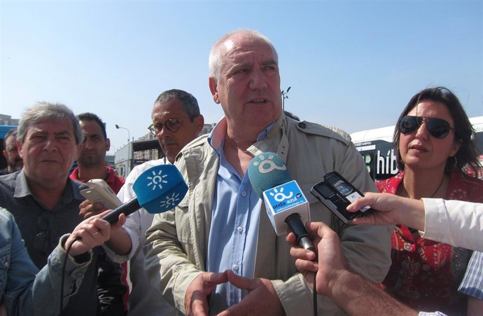 Francisco Carobnero, secretario CCOO en Andalucía, en instalaciones de la EMT