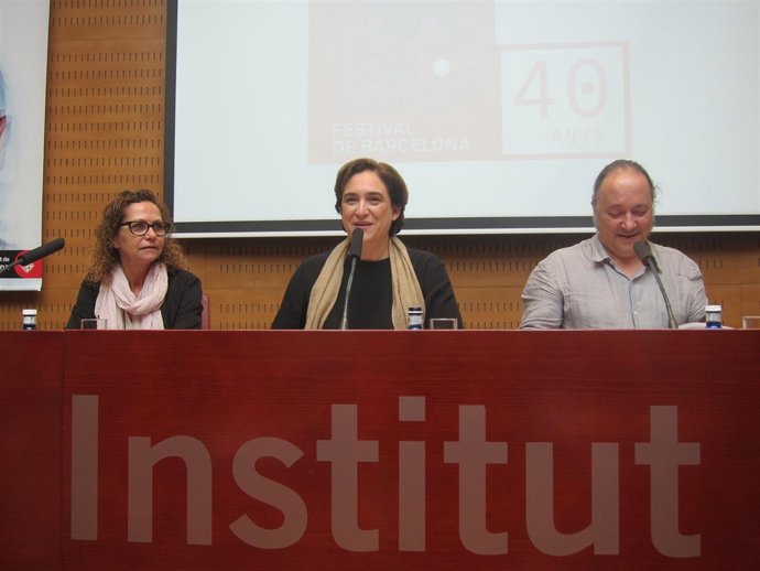 La comisionada B.Sureda, la alcaldesa A.Colau y el dtor.Del Grec R.Simó