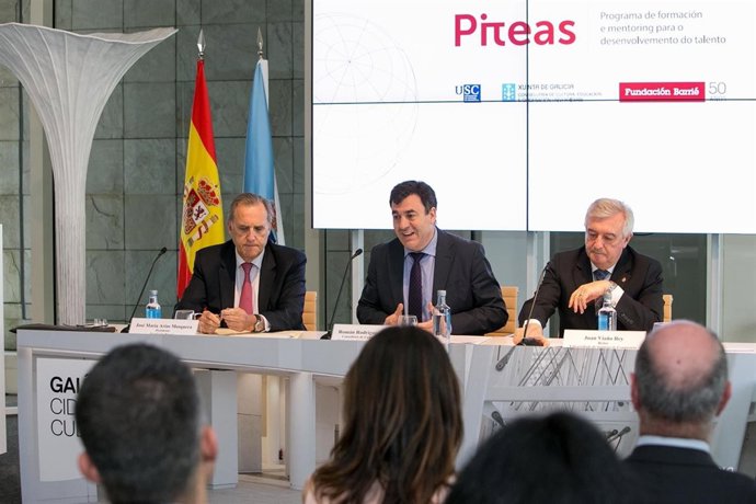 10,30 h.-   O conselleiro de Cultura, Educación e Ordenación Universitaria, Romá