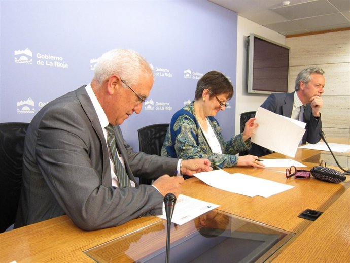 Firma convenio ayudantes de conversación Fulbright