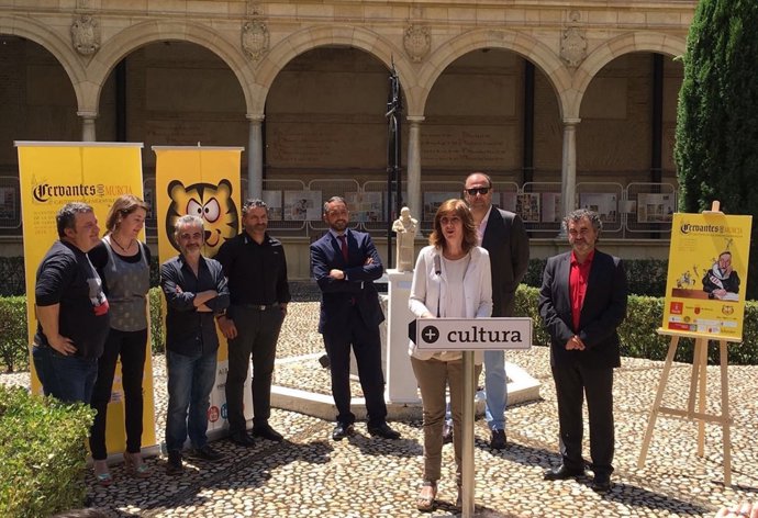 López-Briones presentando los actos