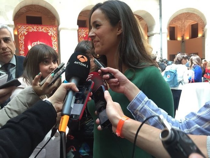 Begoña Villacís atiende a los medios de comunicación