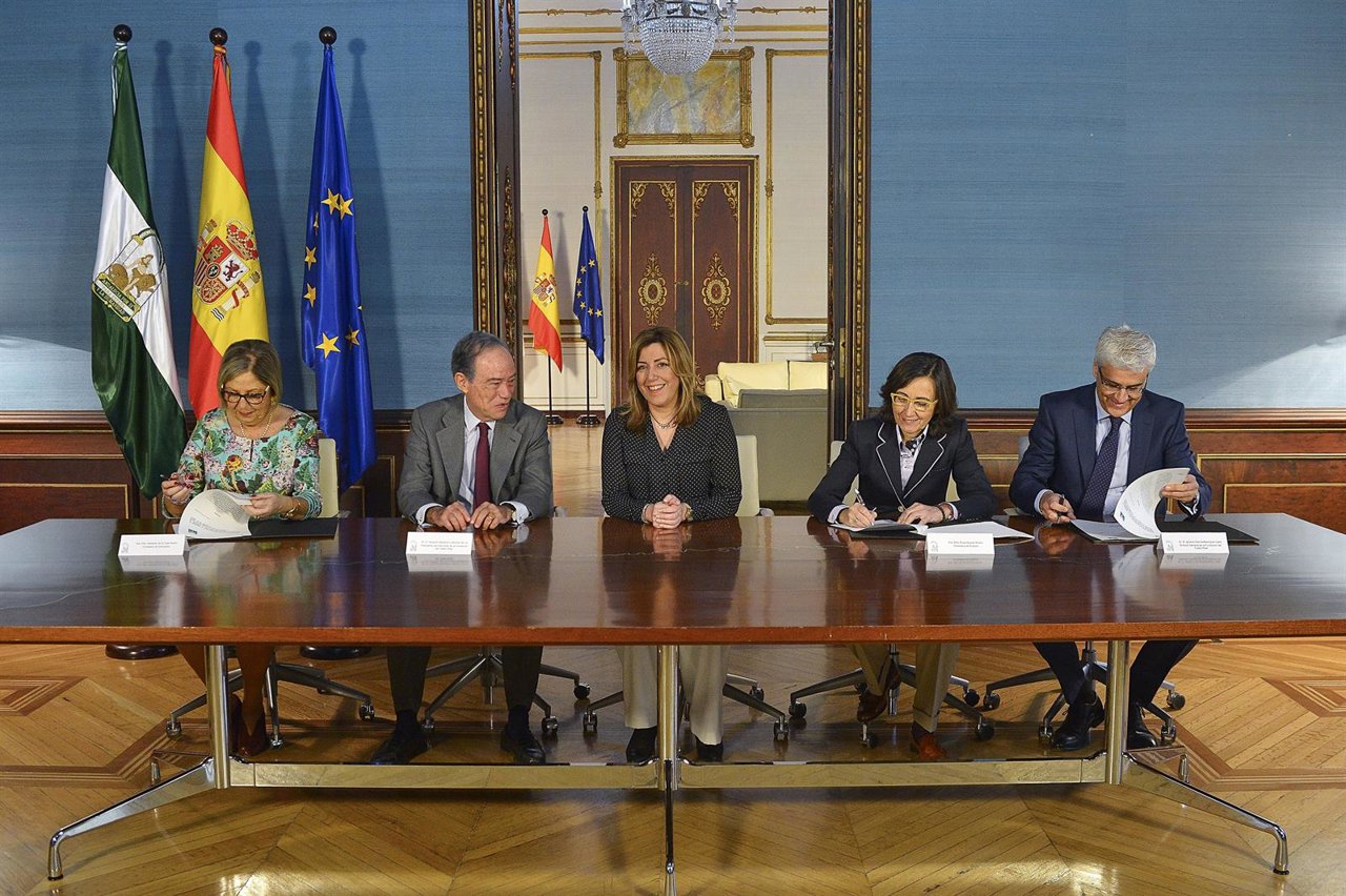 Firma del convenio entre la Junta de Andalucía y el Teatro Real