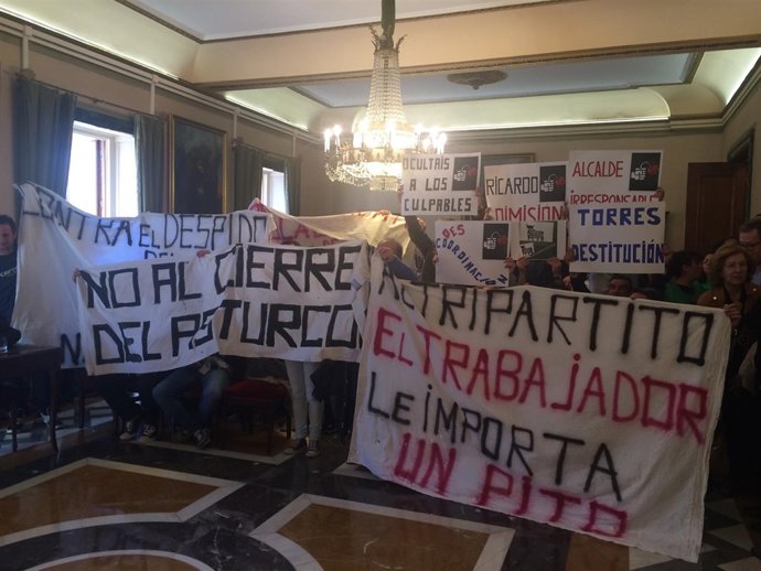 Protesta trabajadores de El Asturcón en Oviedo