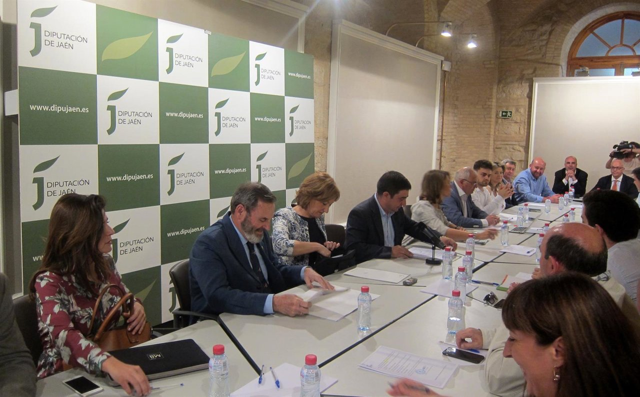 Reunión del Consejo Provincial del Aceite de Oliva de Jaén.