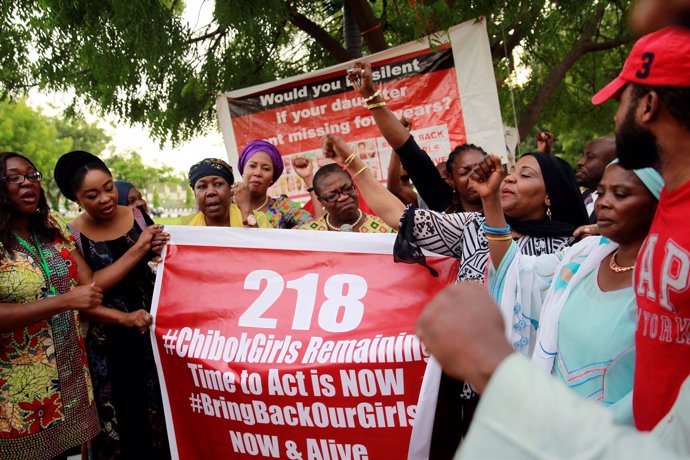Activistas celebran la localización de una de las jóvenes de Chibok en Nigeria