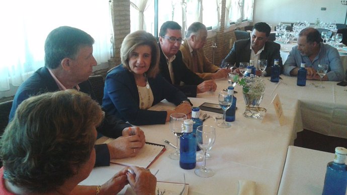 Reunión de la ministra Fátima Báñez con alcaldes en Mazagón (Huelva)