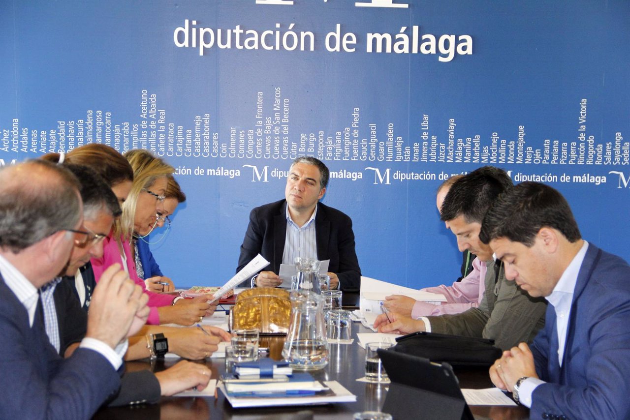 Elías Bendodo en junta de gobierno de la Diputación de Málaga