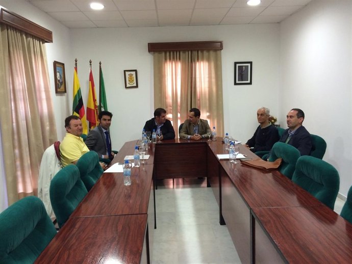 Reunión de la Junta en Huelva con industrias cárnicas