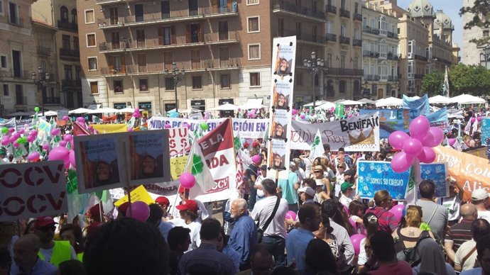 Aisistentes a la concentración en defensa de la educación concertada