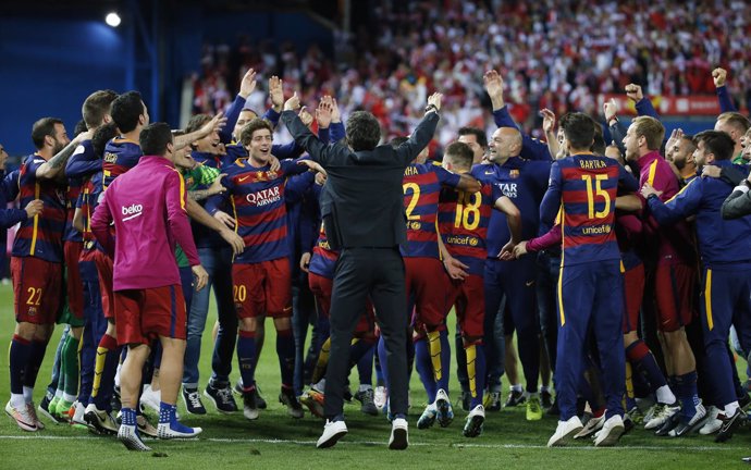 El Barça celebra otro título en el estadio donde perdió su trono europeo
