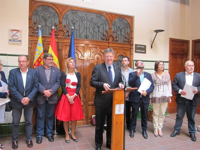 XIMO PUIG TRAS REUNIRSE CON ALCALDES