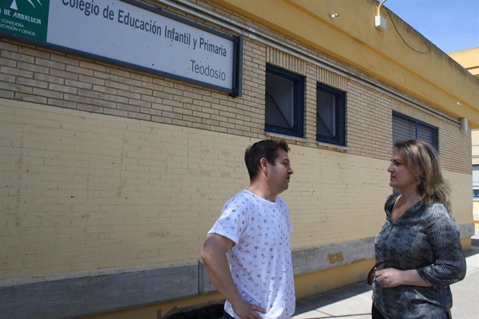 NP Y FOTOS IU Denuncia La “Actuación Chapucera” Del Ayuntamiento En El CEIP Teod