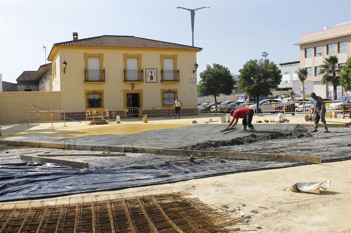 Obras en la plaza de Curro Romero.