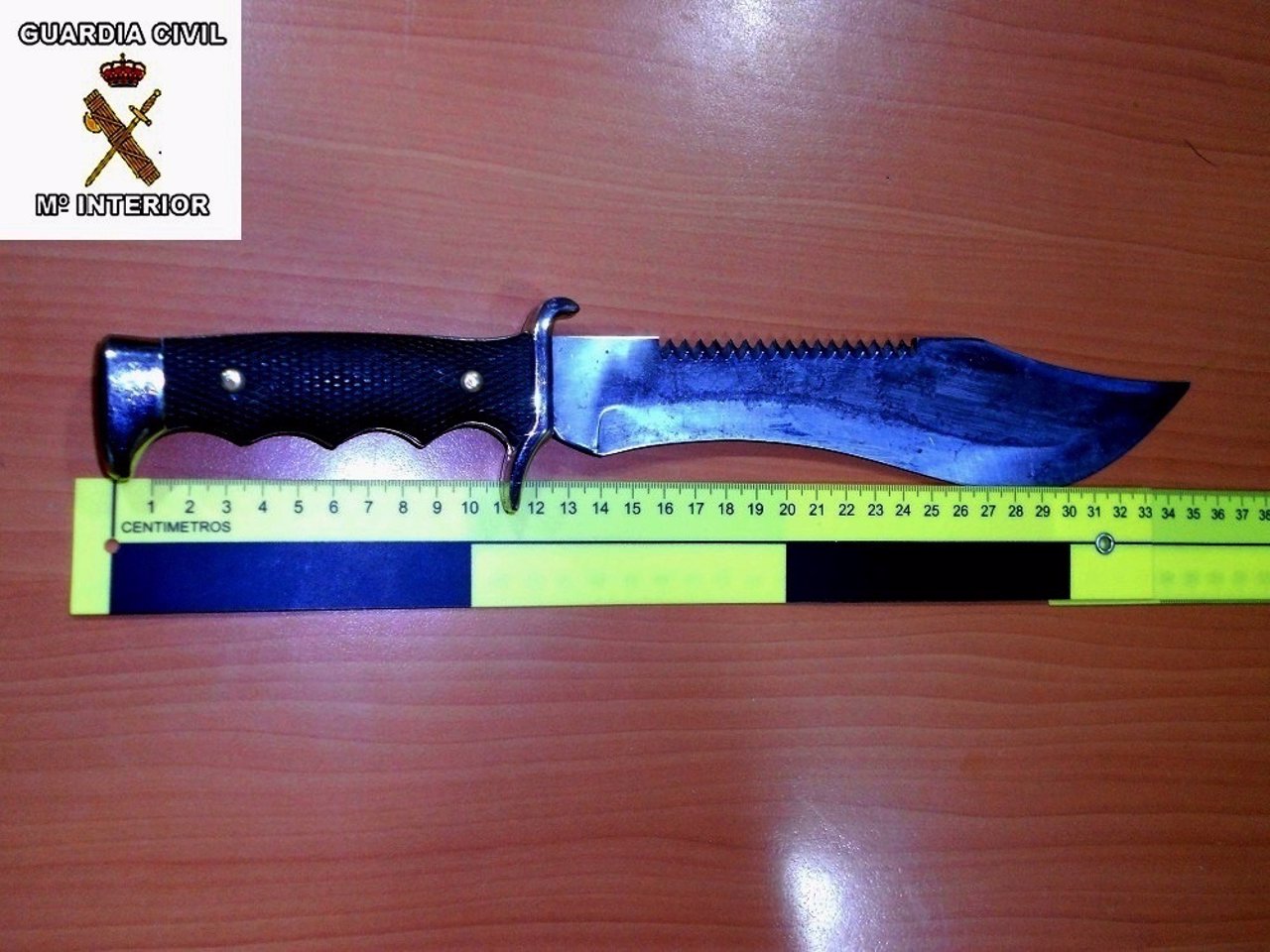 Foto detalle cuchillo intervenido a uno de los ciudadanos en Melilla
