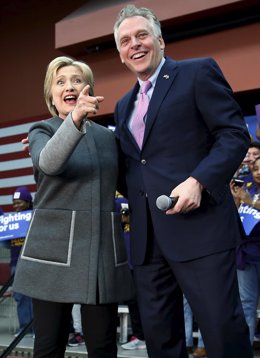 El gobernador de Virginia, Terry McAuliffe,y Hillary Clinton