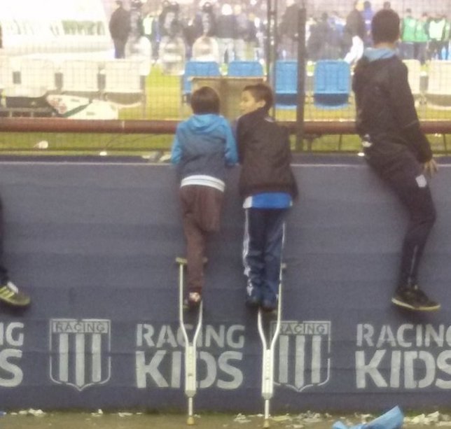 Esta conmovedora imagen habla sobre la amistad y el espíritu de superación