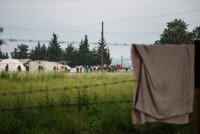 Las autoridades "llevan días estrangulando el suministro" de Idomeni, según una cooperante