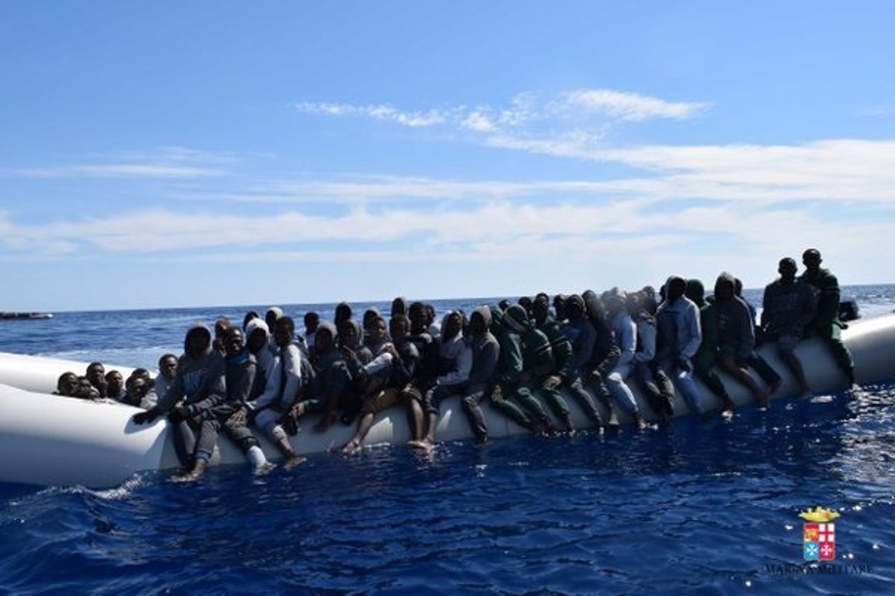 Inmigrantes rescatados por la Marina italiana