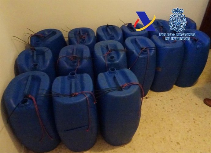 Garrafas con la droga incautada en Huelva