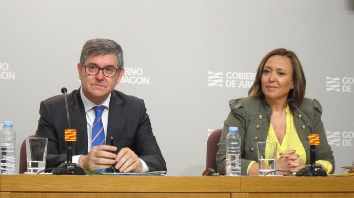 Vicente Guillén y Mayte Pérez, miembros del Gobierno de Aragón