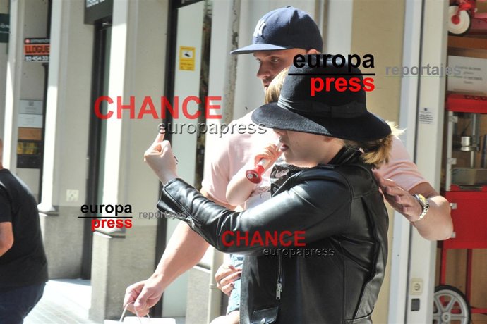 Adele: Menuda se las gasta en España... ¡Toma peineta!