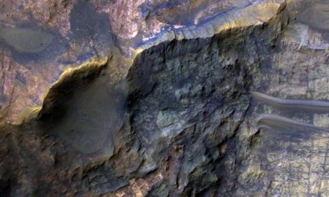 Lecho de roca expuesto en Hesperia Planum