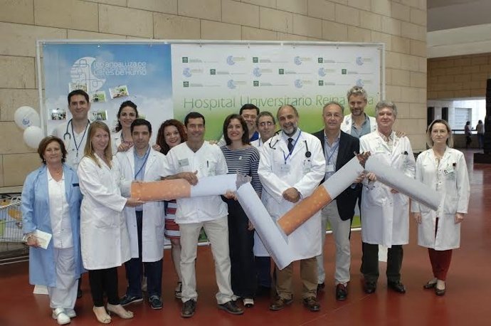 Profesionales celebran en el Hospital Reina Sofía el Día Mundial Sin Tabaco