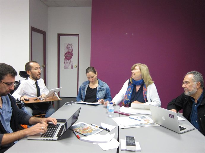 Echenique, Artal y Arrojo reunidos este martes en la sede de Podemos