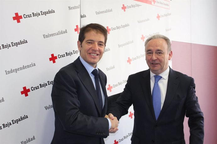 El secretario general de Cruz Roja, Leopoldo López, y CEO de Ecoembes, Óscar Mt 