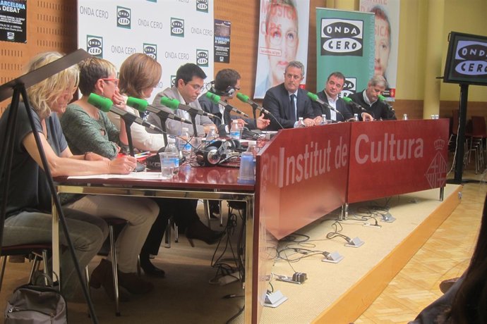 Debate entre el gobierno y grupos del Ayuntamiento de Barcelona 