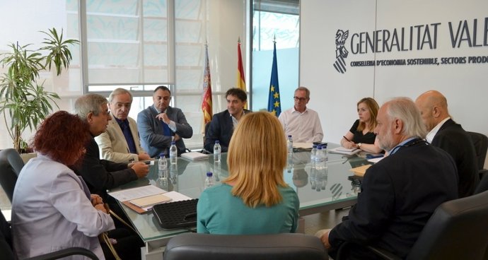 En la reunión han participado asociaciones locales y representantes autonómicos