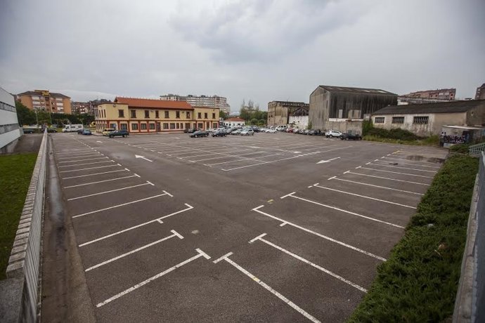 Aparcamiento de Cross en Maliaño, Camargo. 
