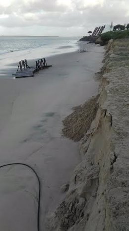 Destrozos en la playa de El Portil, en Punta Umbría (Huelva).